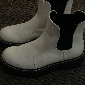 Sincerely Jules white leather womens size 8